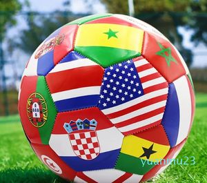 Balón de fútbol personalizado para adultos, venta al por mayor, estudiantes de escuela primaria y secundaria, bandera Universal, entrenamiento con juegos, costura Hine