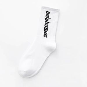 Baskets de chaussettes stockant plusieurs couleurs de mode pour femmes et hommes, chaussettes de jogging décontractées en coton respirant, vente en gros de rayures classiques