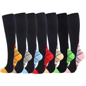 Chaussettes Hosiery Vente chaude Running Compression Socks Stockings 20-30 MMHg Men Women Sports Socks for Marathon Cycling Football Varicose Veins chaussettes Y240504