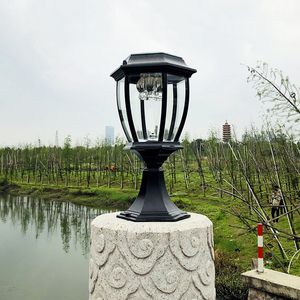 Poste de luces LED solares, cerca de luz de calle, resistente al agua para decoración de jardín, luz de pilar solar, enviada por mar, puerta a puerta de EE. UU.