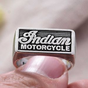 Anillo de solitario Venta caliente Moda Indian Motorcycle Letter Thai Silver Hombres Anillo de dedo Venta caliente Joyería para hombre Regalo Nunca se desvanece x0905