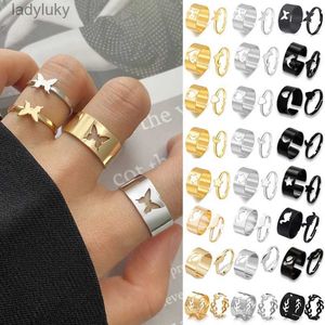 Solitaire Ring Lats Vintage Simple Animal Butterlfly Star Moon Heart Flame ouverts Anneaux pour les femmes Gothic Jewelry Punk Black Couple Ring Set 240226