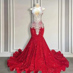 Vestidos de fiesta de sirena con lentejuelas rojas brillantes para niñas negras Vestido de fiesta formal con pedrería y cuello halter transparente Vestidos de noche con cuentas