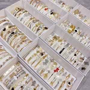 Bracelet de luxe en gros spécial bracelets de luxe classiques designer pour femmes bijoux de mode or argent perle croix diamant hanche bijoux chauds fête de mariage