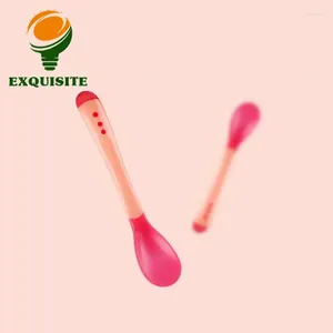 Spoons Changement de température Spoon Pruisible de table de bébé Volent une couleur fiable unique Changement de couleurs pour un produit d'alimentation facile Besoin de sécurité