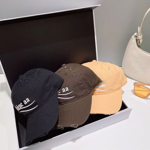 Gorra de béisbol deportiva ajustable a lo largo de un elegante sombrero con logotipo de letras de alta calidad para hombres y mujeres adultos en opciones de varios colores