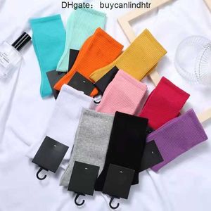 Chaussettes de sport Bas Hommes et femmes Coton Sports Couleurs Taille unique Prix de gros Ins Hot Style Mens Solid Athletic Work Plain Crew