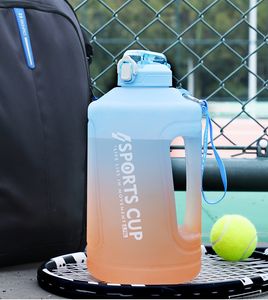 Silicone de rappel de bouteille d'eau de sport avec des articles de bouteille d'eau de paille Universal Fitness Big Bottles 1500ML / 2300ML / 3800ML