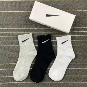 chaussettes de sport chaussettes de vacances chaussettes de luxe hommes coton mode femmes coton haut de gamme lettre classique respirant noir blanc basket football couleur unie