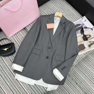 Spring Fake Two Piece Jacket Designer Jacket Suit Fashion avec lettre Autocollant broderie cardigan manteau de manteau à manches longues