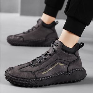 Botas de tobillo de cuero de primavera para hombres Zapatillas de deporte cómodas de lujo Espalda de invierno Botas de nieve cálidas marrones Zapatos para caminar antideslizantes al aire libre Botas de moda