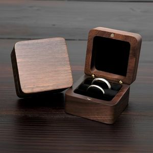 Cajas de joyería cuadradas Anillo de madera creativo Pendiente Colgante Cajas de almacenamiento de joyería Caja de nogal negro Q350