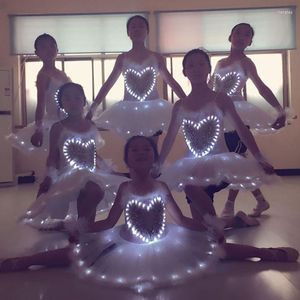 Stage Wear 2023 Robe de ballet professionnelle pour filles Vêtements de danse avec affichage à LED Jupe blanche du lac des cygnes pour enfant