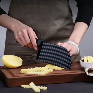 Français de pommes de terre en acier inoxydable Slicers de vagues Salade de légumes à main le couteau à couper le couteau à déchiquetage ondulé 240328