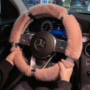 Couvre-volant Couverture chaude d'hiver en peluche diamant coréen incrusté de mode étui de guidon chauffant accessoires de voiture intérieur roseSteering Cove