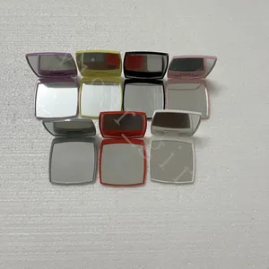 Stock rose blanc noir rouge jaune violet vert miroirs compacts miroirs compacts pliants de marque avec sac à poussière miroir noir outils de maquillage classiques portables graver