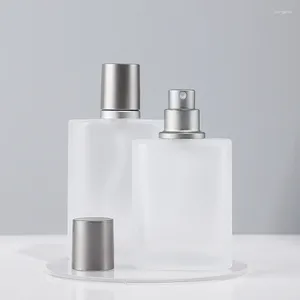 Bouteilles de rangement 30 ml / 50 ml carrés de parfum de verre givré carré de grande capacité Dispensateur cosmétique vide en métal Pompe Pompe Spray