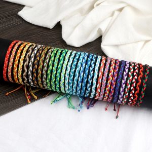 Brins 30 styles Ligne de cire bracelet tressé à la main Boho Thread Couple Bracelet Femmes Men Ajustement Banglespulsera Jewelry Gift Nouveau