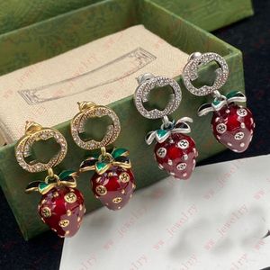 Boucles d'oreilles en diamant monogramme pendentif fraise, boucles d'oreilles en laiton vintage, boucles d'oreilles personnalisées de bijoux de créateurs, cadeaux, doux et mignons