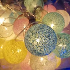Cuerdas 10/20/30/40 LED Bola de algodón Cadena de luces Guirnalda de colores con pilas Hada para el hogar Boda Fiesta de Navidad Outdoo