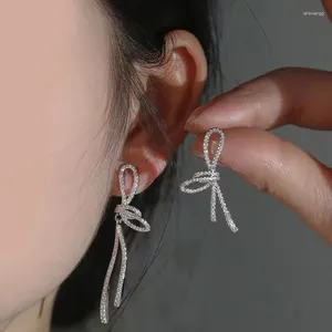 Boucles d'oreilles Chic Élégant Ruban Bowknot Croix Boucle D'oreille Avec 3A CZ Zircon Or Blanc Plaqué Asymétrique Arc Earbob Pour Les Femmes Fête Mer