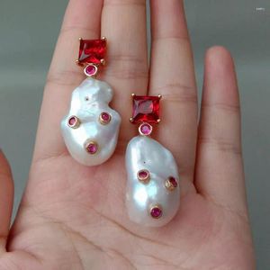 Pendientes de sementales Culturados White Nucleado Barroque Barroque Pearl Red Cubic Zirconia Micro Pave Boda de diamantes de imitación para mujeres