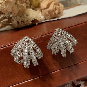 Pendientes de tuerca FXLRY Gorgeous Cubic Zirconia Elegante flor en forma de abanico para mujer Joyería nupcial de la boda