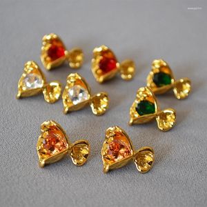 Boucles d'oreilles étalon la main plissée créative japonaise et coréenne tenant le bouquet de bonbons colorés zircon doux cool