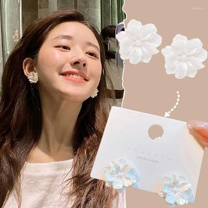 Pendientes de tuerca Corea hipérbole flor blanca para mujer 2023 lindo dulce acrílico gran pendiente floral accesorios de joyería de moda