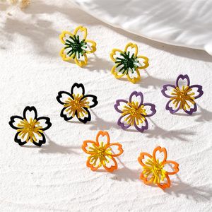 Pendientes de tuerca coreanos simples con flores huecas, pendientes de pétalos elegantes y creativos para mujeres y niñas, joyería bonita, regalos de fiesta diarios