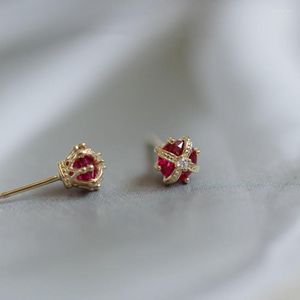 Boucles d'oreilles Simple Couronne Femmes Incrusté Cristal Rouge Personnel Droit Noble Élégant Mode Bijoux De Mariage Cadeau Accessoires