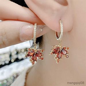 Pendiente de gota de circonita de arce rojo de lujo con luz francesa para mujer, perla de diamantes de imitación brillante, colgante de borla larga, joyería