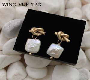 Ala de semental Yuk Tak Corea Fashion Fashion Pearls Freshwater Pendientes Vintage Geométrico Color de oro Pequeño 20211566965