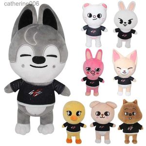 Skzoo Peluche Jouets 20 cm Stray Kids Peluche Loup Dessin Animé Peluche Peluches Poupée Kawaii Compagnon pour Enfants Adultes Fans Cadeau L231027