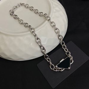 Collares de cadena gruesa con estilo, cadenas triangulares de metal, colgantes, collares de clavícula de diseñador para mujer