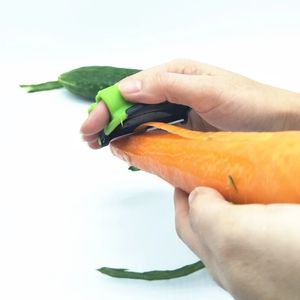 Outils de sublimation Éplucheur de garde-doigt Éplucheurs en acier inoxydable Couteau à éplucher Créatif Légumes Melon Rabot 2Finger Rabot AntiScratch Outil de cuisine