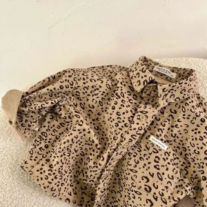 Trajes de otoño 2022, nuevas camisas para niños y niñas, camisas con etiquetas de leopardo, blusa coreana para bebé, chaqueta, ropa de moda para niños pequeños