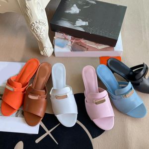 Sandalias de piel de oveja de diseñador de verano para mujer Zapatillas de tacón alto a prueba de olores a prueba de olores antideslizantes de lujo de cuero de gama alta entrega gratuita