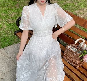 Diseñador de moda de verano Big swing Maxi Dress Mujer Flare manga Lace Patchwork Vintage con cuello en V vestido blanco Holiday Party Dress 210514