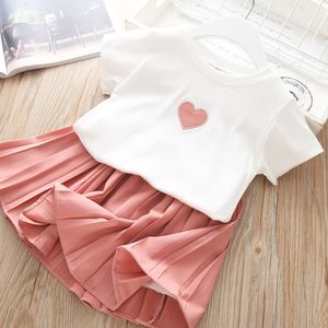 Summer Fashion Girls Set Vêtements pour enfants Love Print T-shirt à manches courtes + jupe plissée Baby Girl Vêtements Costume 210515