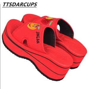 Niñas de espuma de verano con luz interior hogar fondo grueso antideslizante desgaste exterior sandalias y zapatillas ligeras en otoño Y200423 GAI GAI GAI