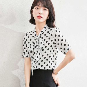 Summer coréenne Fashion Silk Femmes Shirts Polka Dot Office Satin Lady White Blouse à manches courtes Plus taille xxxl Ladies Tops 210531