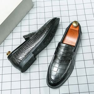 Chaussures de mariage d'été argentées pour hommes, chaussures habillées pointues à enfiler, en cuir souple et confortable, grande taille 48 240307