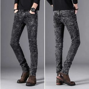 Été mince Stretch jean hommes coupe ajustée pantalon maigre coréen décontracté rétro flocon de neige pantalon hommes mode jean maigre hommes gris 240124