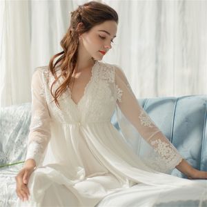 Robe d'été 2-Pics pour femmes Ensembles col en V à manches longues Royal Roupas De Dormir Femininas Blanc Dentelle Brodée Sexy Vêtements de Nuit 17269 LJ200822