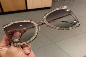 Gafas de sol 2021 Mujeres de gran tamaño diseñador de diamantes Gafas Sun Damas Luxury Shades para bulto entero 1630168