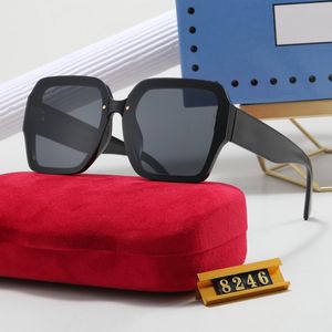 Gafas de sol 2022 de gran tamaño cuadradas de diseñador para mujer, gafas de sol con espejo rojo y verde Vintage, gafas de superestrella UV400, vienen con el paquete 8246