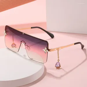 Lunettes de soleil 2023 Mode Femmes Sans bordure Rétro Dégradé Métal Suspendu Diamant Cadre Tendance Street Shooting Lunettes carrées