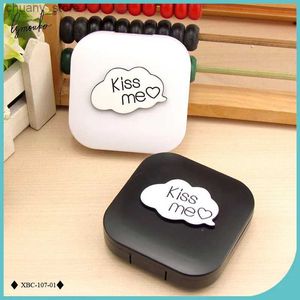 Coupes de lunettes de soleil Lymouko Nouveau design mignon Kiss Me Clouds Noir blanc Portable Contact Lens Case avec miroir Kit Container Lenses Boîte pour les femmes Y240416