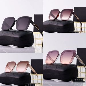 Lunettes de soleil pour femmes Designer Luxury Sun Sunshes Eyeglass High Quality Square Surdimension Full Full Full Driving Summer Sunglasses Accessories MZ150 B4